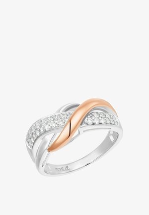 Anillo de plata de ley con un diseño entrelazado y un acento de oro rosa, además de una fila de piedras de zirconia cúbica claras para un detalle adicional.