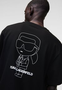 KARL LAGERFELD OVERSIZED IKON FASHION - Triko s potiskem - black