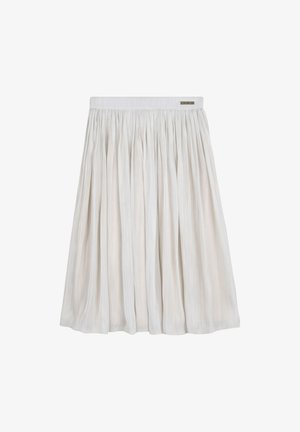 Bílá plisovaná sukně s širokým pasem, vyrobená z lehké látky, s hladkou strukturou a jemným leskem.