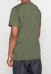 The North Face Camiseta estampada - khaki