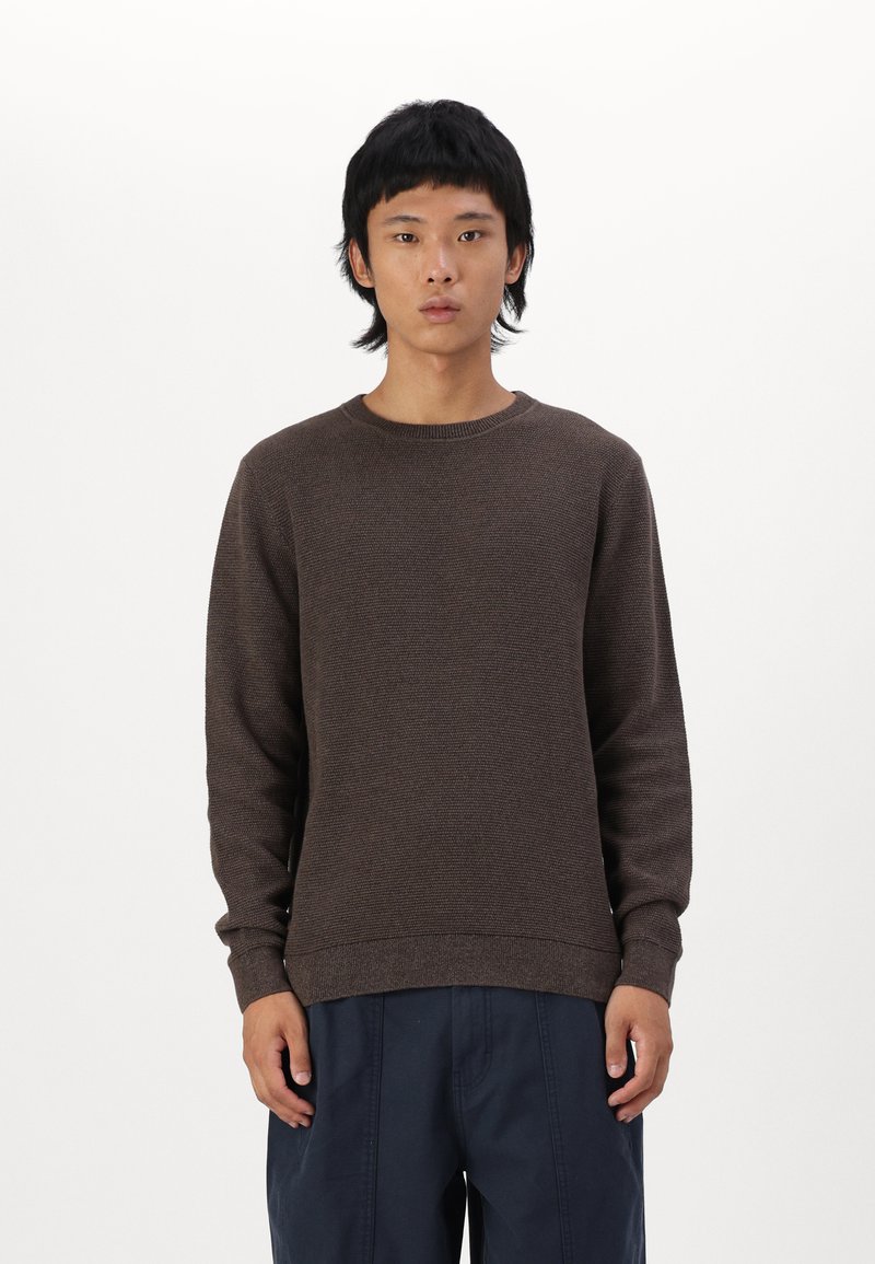 Selected Homme SLHROSS STRUCTURE CREW NECK - Pulover - chocolate torte