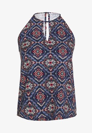 Haut sans manches à col licou avec des motifs géométriques et floraux complexes en bleu, rouge et blanc, doté d'une encolure clé de serrure et d'une fermeture à bouton dans le dos.