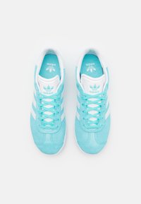 adidas Originals GAZELLE UNISEX - Sapatilhas - pulse aqua/footwear white