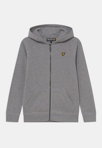 Grå zip-up hoodie tillverkad av mjukt tyg, med en framzipper, två sidofickor och en gul broderad logotyp på bröstet.