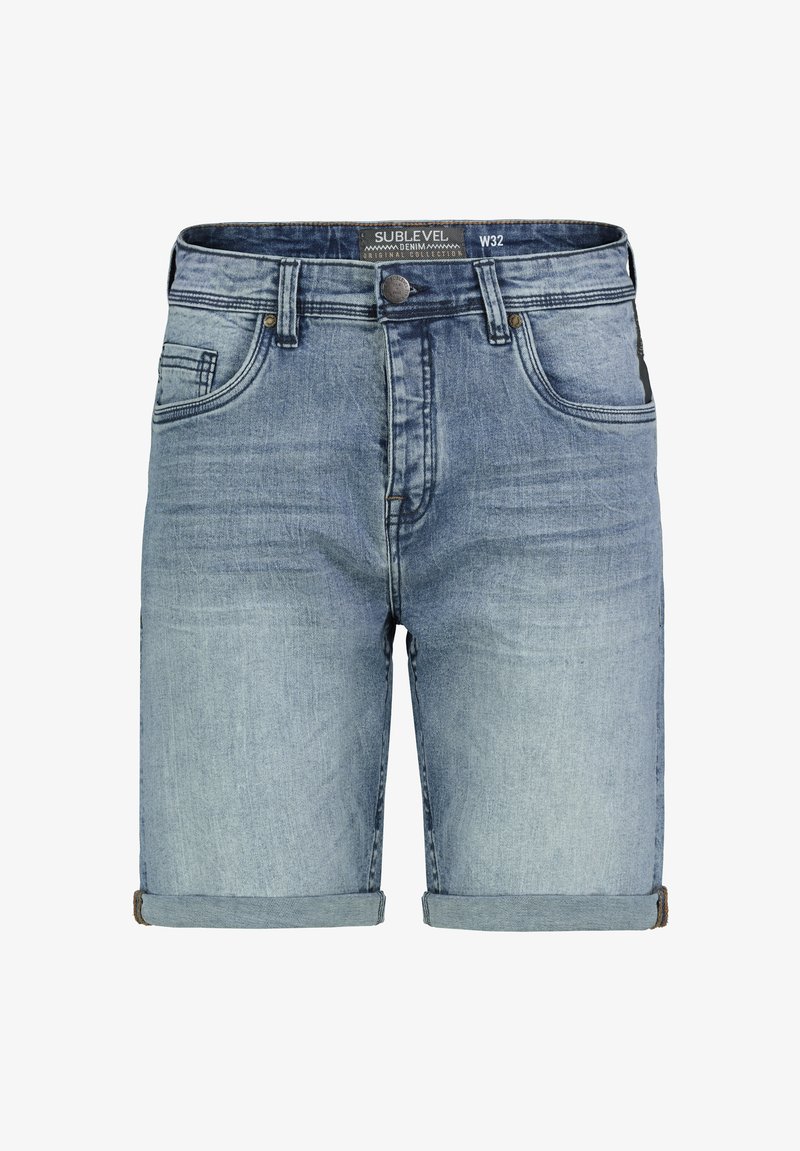 Denim-Shorts in hellblauer Waschung mit klassischem Fünf-Taschen-Design, umgeschlagenen Säumen und dezenten Nähdetails.