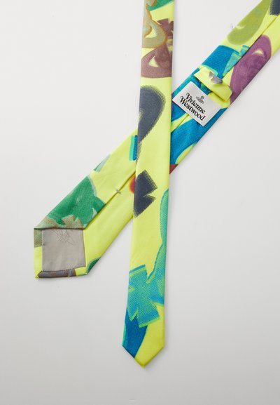 Cravatta gialla neon con motivi astratti multicolori in blu, verde e viola. Tessuto liscio con punta e etichetta argentate.