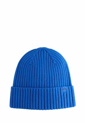 Bonnet tricoté en bleu vif, avec une texture côtelée, un revers replié et une petite étiquette de marque sur le côté.