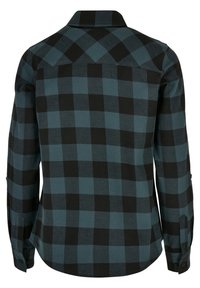 Flanellhemd mit einem schwarz-türkisfarbenen Karomuster, langen Ärmeln, einem Hemdkragen mit Knöpfen und knöpfbaren Bündchen. Der Stoff ist weich.