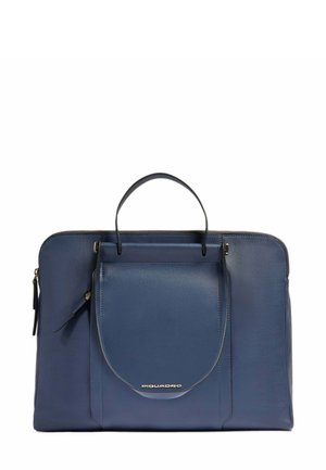 Marineblaues Leder-Laptoptasche mit einer strukturierten rechteckigen Form, oberem Griff, Fronttasche und subtiler goldener Logo-Akzentuierung. Glatte Textur.