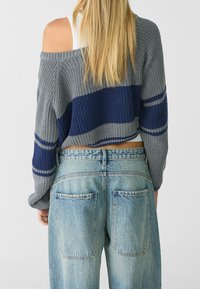 Stradivarius Sweter