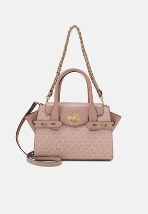 Lyserød Michael Kors håndtaske med monogrammønster, dobbelte håndtag, aftagelig læderrem og detaljer med guld kæderem til skulder.