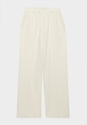 Lys elfenbenfarvede bukser med bred benfacon, lavet af blødt stof, med elastisk talje og sidelommer. Glat tekstur med diskrete syninger.