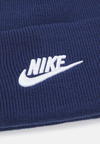 Nike Sportswear PEAK BEANIE UNISEX - Pletena kapa - midnight navy/white