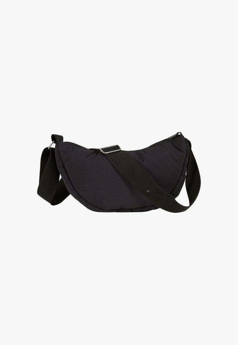 Borsa a spalla nera imbottita con forma curva, dotata di chiusura con zip e una tracolla nera strutturata per il trasporto.
