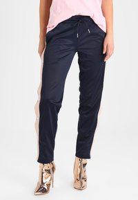 Urban Classics - LADIES BUTTON UP TRACK PANTS - Træningsbukser - navy/lightrose/white Miniaturebillede 1