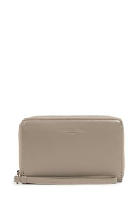Portafoglio a polso rettangolare in pelle beige con chiusura a zip e logo "Lancaster Paris" in rilievo sul fronte.