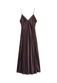 Schokoladenbraunes Satin-Slipkleid mit V-Ausschnitt, dünnen Trägern und einem fließenden Saum, der bis zur Mitte der Wade reicht. Glatte Textur und minimalistisches Design.