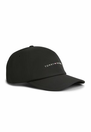 Casquette de baseball noire avec visière incurvée, texte brodé "Tommy Hilfiger" et petit logo rouge, blanc et bleu sur le panneau avant.