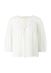 Blouse blanche ample à manches longues avec un col rond et un petit détail de lien à l'avant, présentant un tissu froncé sous le empiècement.