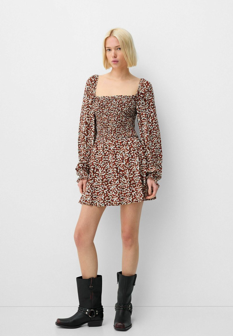 Bershka Jurk bruin Bershka Jurk bruin