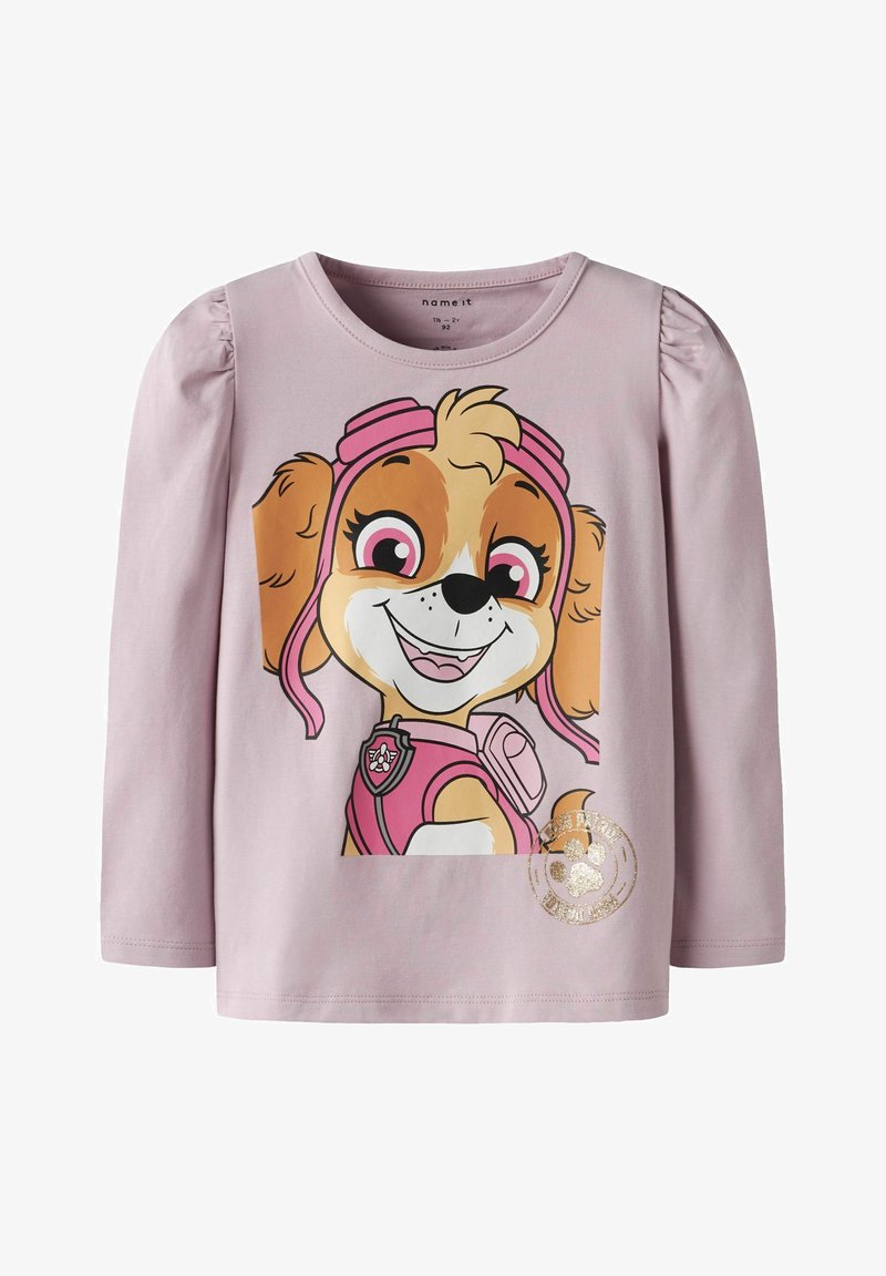 Chemise rose clair à manches longues pour tout-petit, présentant un chien de dessin animé souriant portant des lunettes de pilote roses et un badge sur son collier.