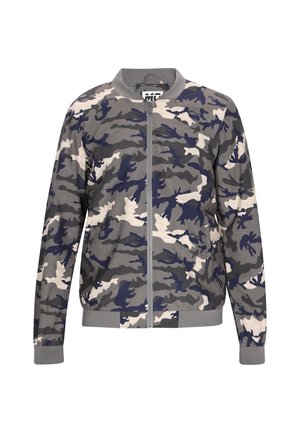 Maskirna bomber jakna u nijansama sive, mornarskoplave i krem. Ima cijeli prednji zip, rebraste manžete i laganu tkaninu.