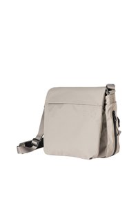 Beige rechthoekige crossbodytas met verstelbare riem, klep aan de voorkant en zijvak met ritssluiting, gemaakt van gladde stof.