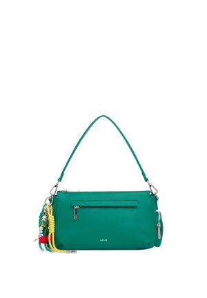 Tas van leer in groenblauw met afneembare band, voorvak met rits, klein zijzakje en kleurrijke kralen sleutelhanger met geel koord.