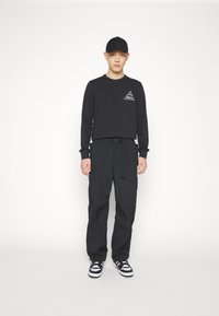 adidas Originals VOLCANO - Ilgarankovis viršutinės dalies drabužis - black