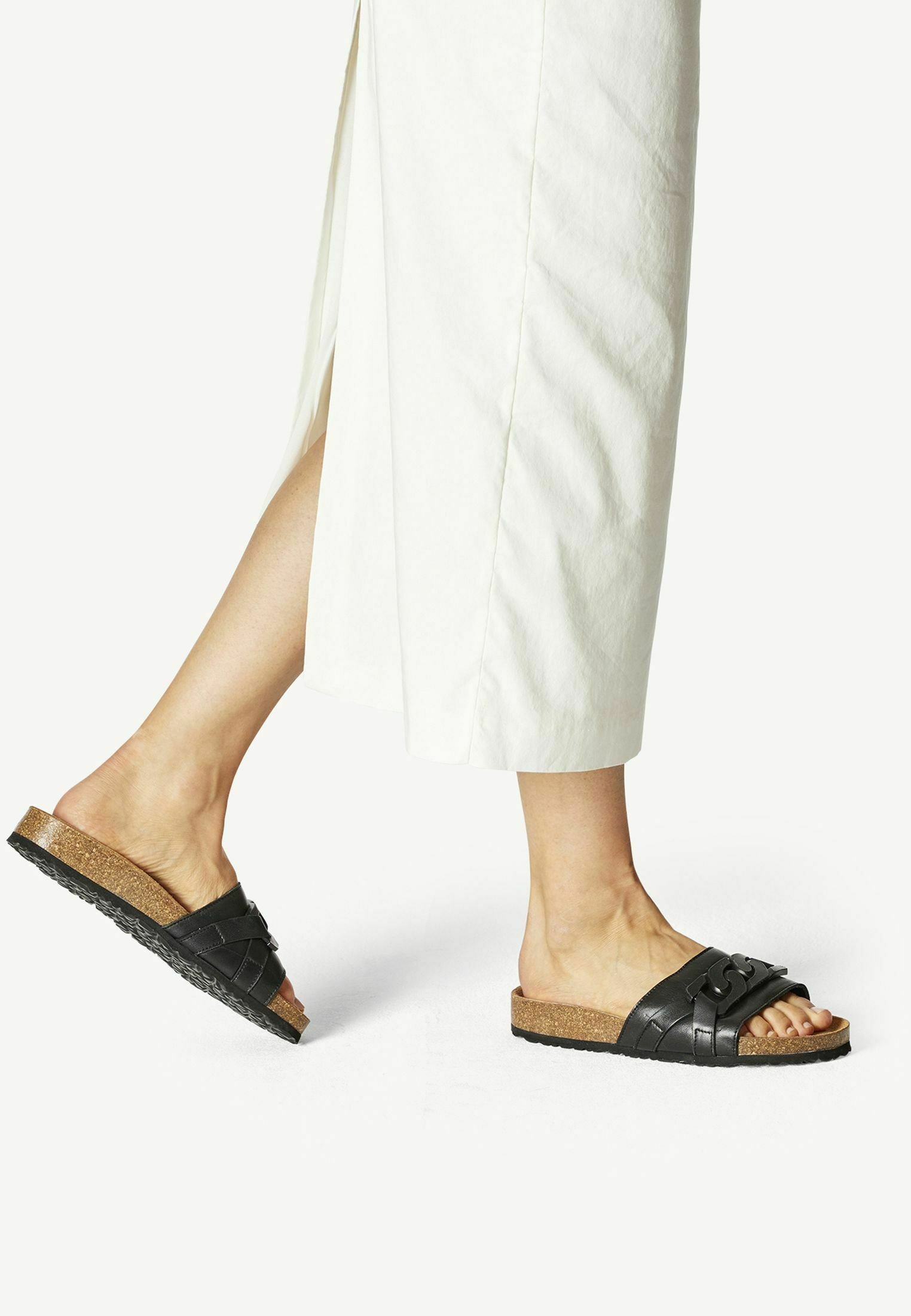 Tamaris Pantoletten Für Damen – Bequeme Flache Sommerschuhe In Weiß