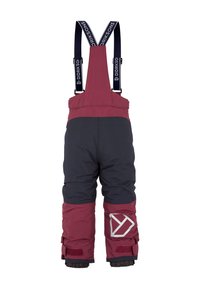 Maroon och marinblå skidoverall med justerbara axelremmar, vadderad yta, reflekterande logotyp på vänster ben och elastiska ärmslut vid anklarna.