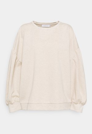 Langærmet sweatshirt i cremefarve med opsamlede puffede ærmer og ribbet manchetter og kant, vist på en ensfarvet baggrund.