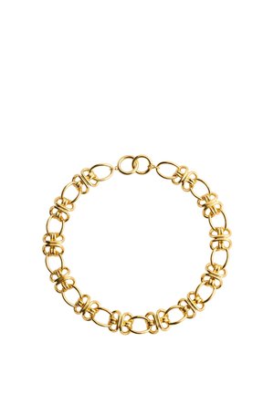 Collier chaîne en or avec des maillons ovales entrelacés et des connecteurs décoratifs à double boucle, présenté sur fond blanc.
