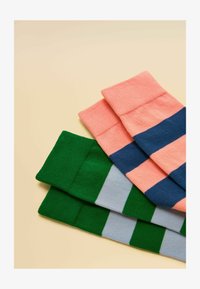 Non sélectionné, pink green