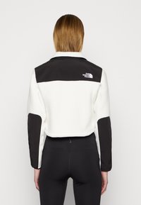 The North Face CROP DENALI - Casaco de verão - gardenia white