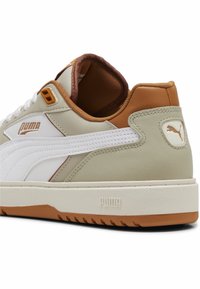 Puma DOUBLECOURT UNISEX - Joggesko - white desert dust