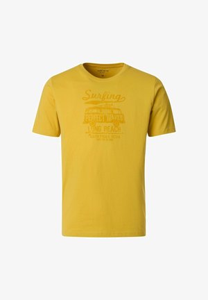 Żółty T-shirt z krótkim rękawem i okrągłym dekoltem, z wyblakłą grafiką przedstawiającą vana, deskę do surfowania i napis „surfing” na klatce piersiowej.