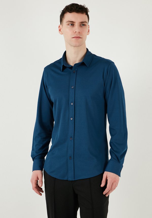 REGULAR FIT - Hemd - indigo