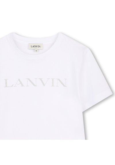 Λευκό βαμβακερό μπλουζάκι με στρογγυλή λαιμόκοψη, κοντά μανίκια και ασημένιο ανακλαστικό λογότυπο "LANVIN" μπροστά.
