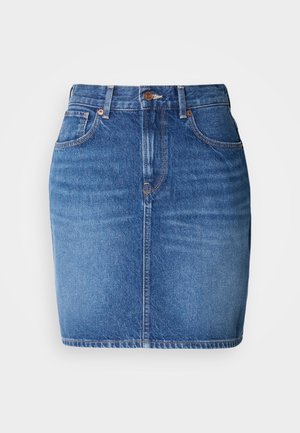Denim rok in middenblauw met een aansluitende pasvorm, knoopsluiting, vijf zakken en contrasterende oranje stiksel details.