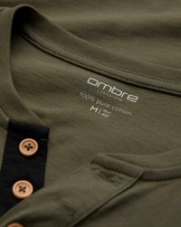 Olivgrön bomullsskjorta med svarta knappar och tre bruna knappar, märkt storlek M, 100% ren bomull.