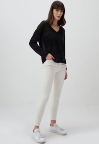 Jimmy Key V-NECK LONG SLEEVE STYLISH BASIC BLOUSE - Blouse - black