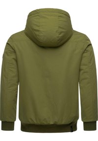 Olivgrön pufferjacka med huva, elastiska ärmslut och ribbad nederkant; slät textur och minimalistisk design.