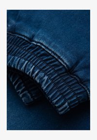 Non selezionato, dark blue