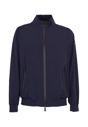 Lekka granatowa kurtka z kołnierzem typu stójka, pełnym zamkiem błyskawicznym z przodu, zapinanymi na zamek bocznymi kieszeniami oraz elastycznymi ściągaczami przy rękawach i na dole.