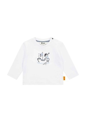 Witte lange mouw shirt met een nautisch thema illustratie van een boot, piraat en haai. Inclusief een gele label en drukknopen op de schouder.