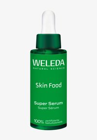 Bottiglia in vetro verde con contagocce etichettata Weleda Skin Food Super Serum con testo bianco, progettata per la cura della pelle naturale.