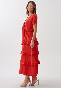 TUSSAH ALI MIDI - Denní šaty - red