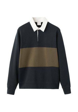 Rugby majica dugih rukava s širokom maslinasto zelenom vodoravnom prugom preko prsa, tamnoplavim tijelom i bijelim špicastim ovratnikom.