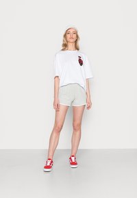 Cotton On RETRO - Calções - grey/white